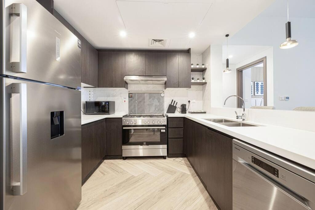 Chic 2 Bed Near Trade Centre With 5 Star Amenities Apartment Dubai Exterior photo