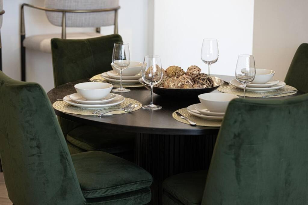 Chic 2 Bed Near Trade Centre With 5 Star Amenities Apartment Dubai Exterior photo