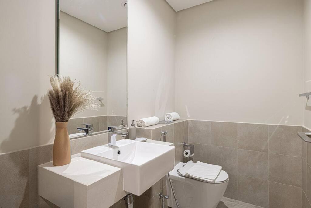 Chic 2 Bed Near Trade Centre With 5 Star Amenities Apartment Dubai Exterior photo