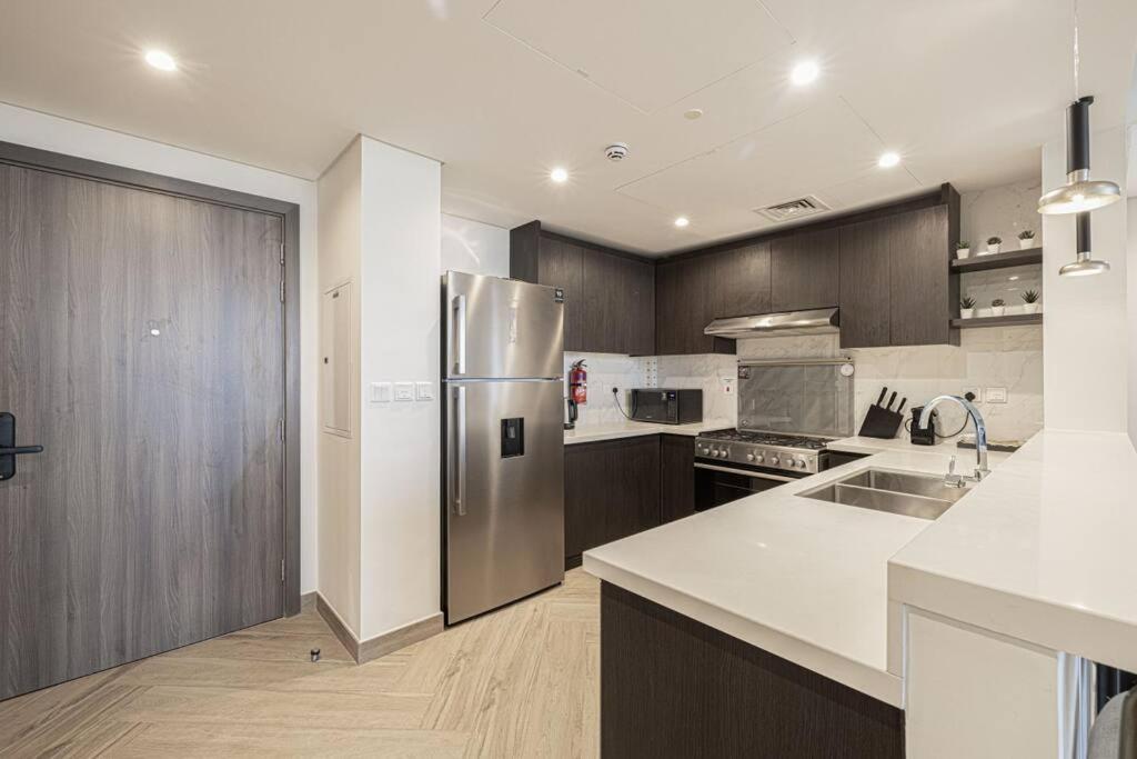 Chic 2 Bed Near Trade Centre With 5 Star Amenities Apartment Dubai Exterior photo