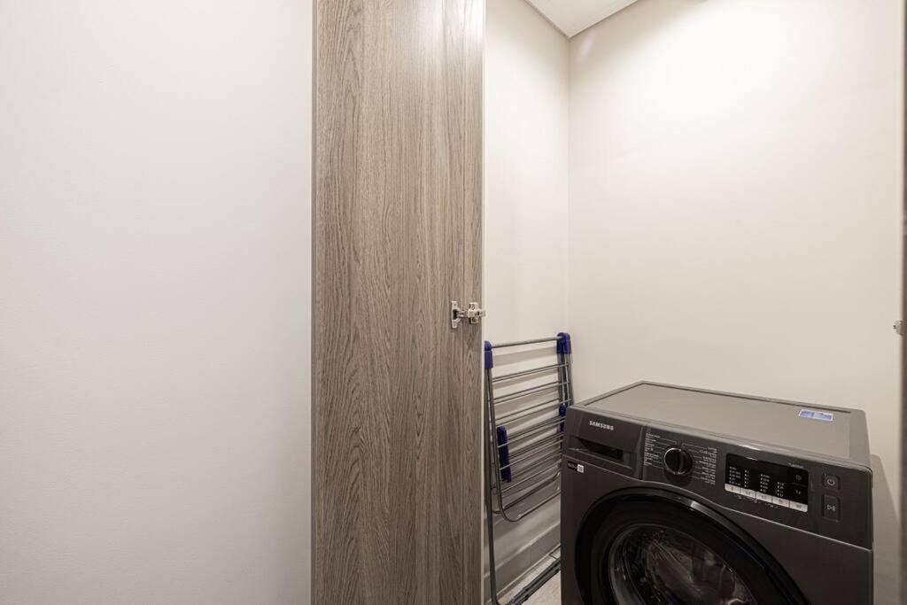 Chic 2 Bed Near Trade Centre With 5 Star Amenities Apartment Dubai Exterior photo